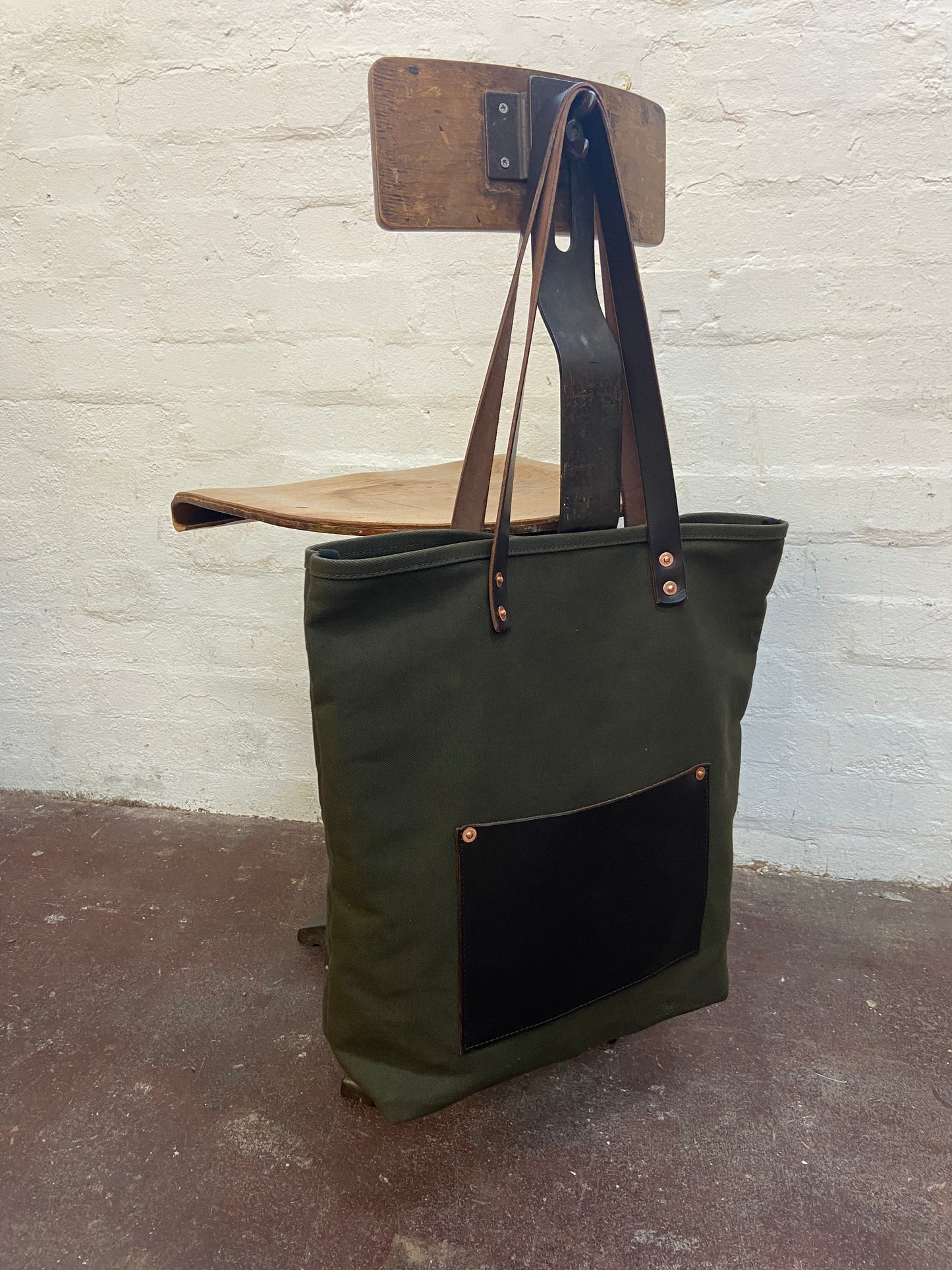 Everyday carry tote bag